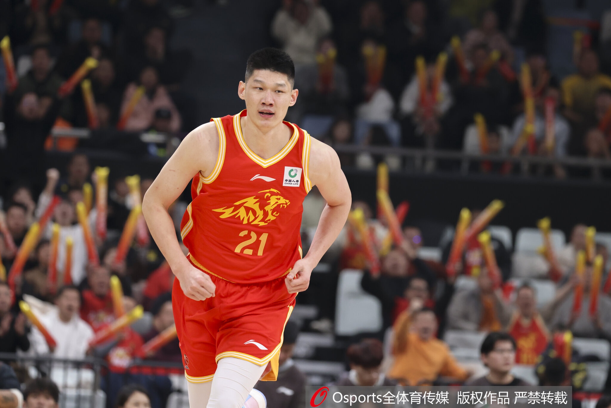 开云体育-留力下半场?胡金秋半场仅2投1中拿5分4板 正负值+8